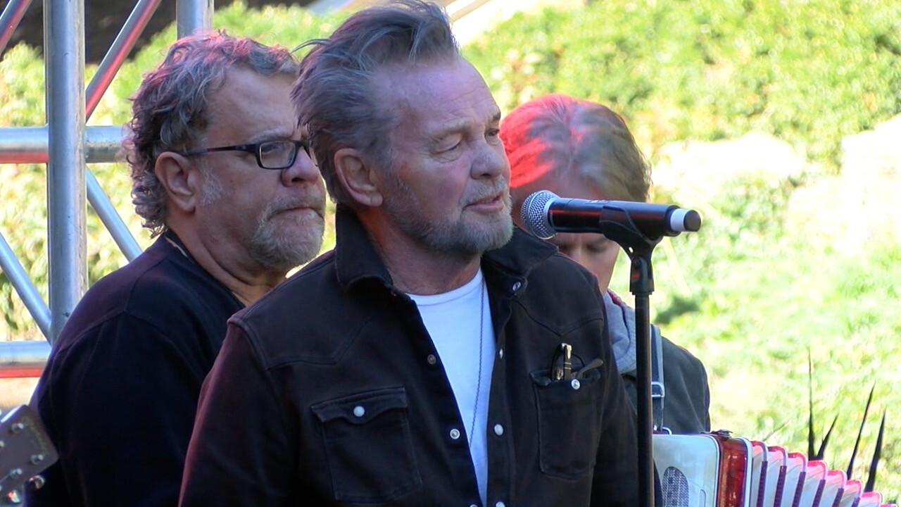 mellencamp statue 6.jpg
