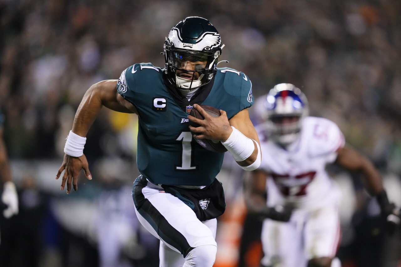Philadelphia Eagles QB Jalen Hurts runs for TD vs. New York Giants in NFC divisional playoff game, Jan. 21, 2023