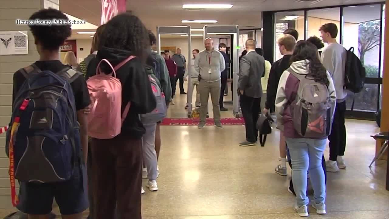 Henrico tests metal detectors 02.jpg