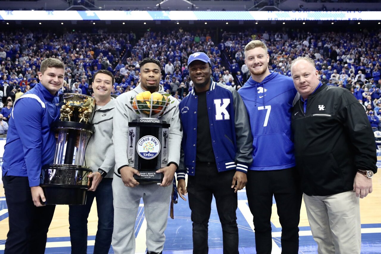 UK football at basketball game 1-15-22