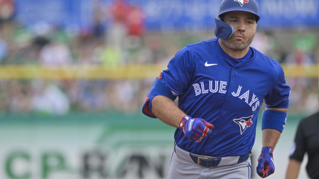 Joey Votto homers on 1st pitch in 1st spring training game with Blue Jays