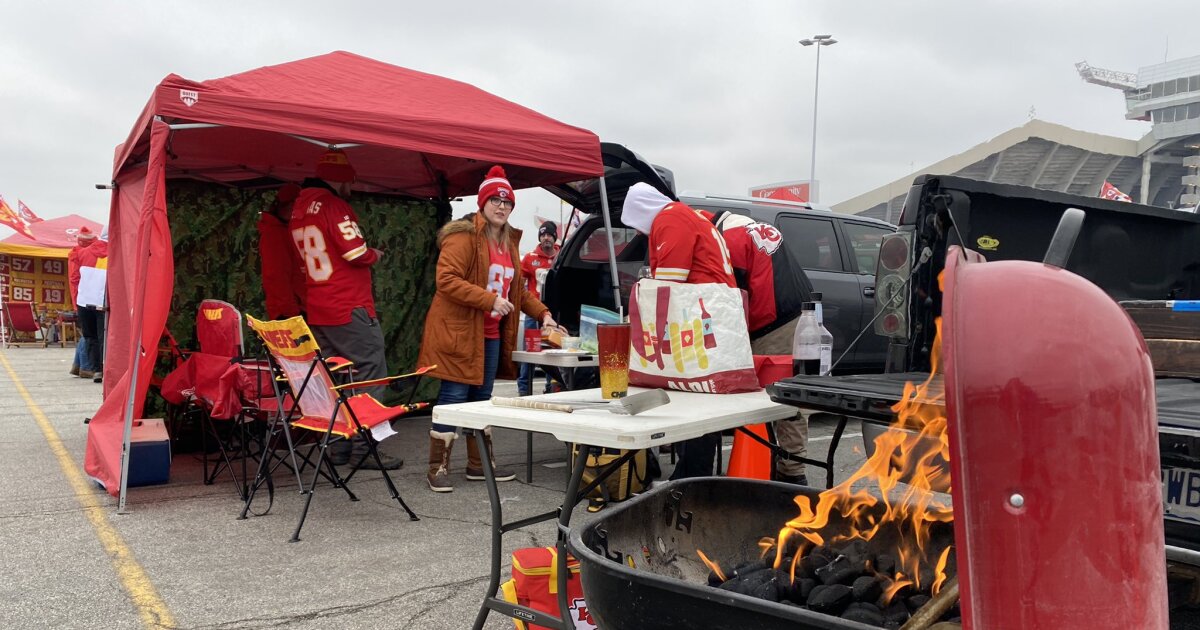 Chiefs, Bills fans tailgate outside Arrowhead Stadium