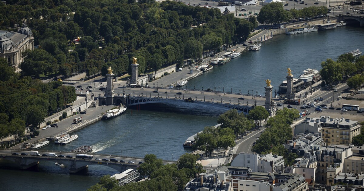 Olympic marathon swimmers test Seine River amid concerns of contamination