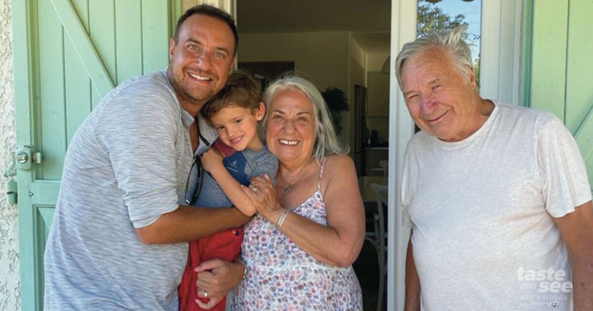 Un père et son fils de West Palm Beach surprennent leurs proches en France Un père et son fils de West Palm Beach surprennent leurs proches en France