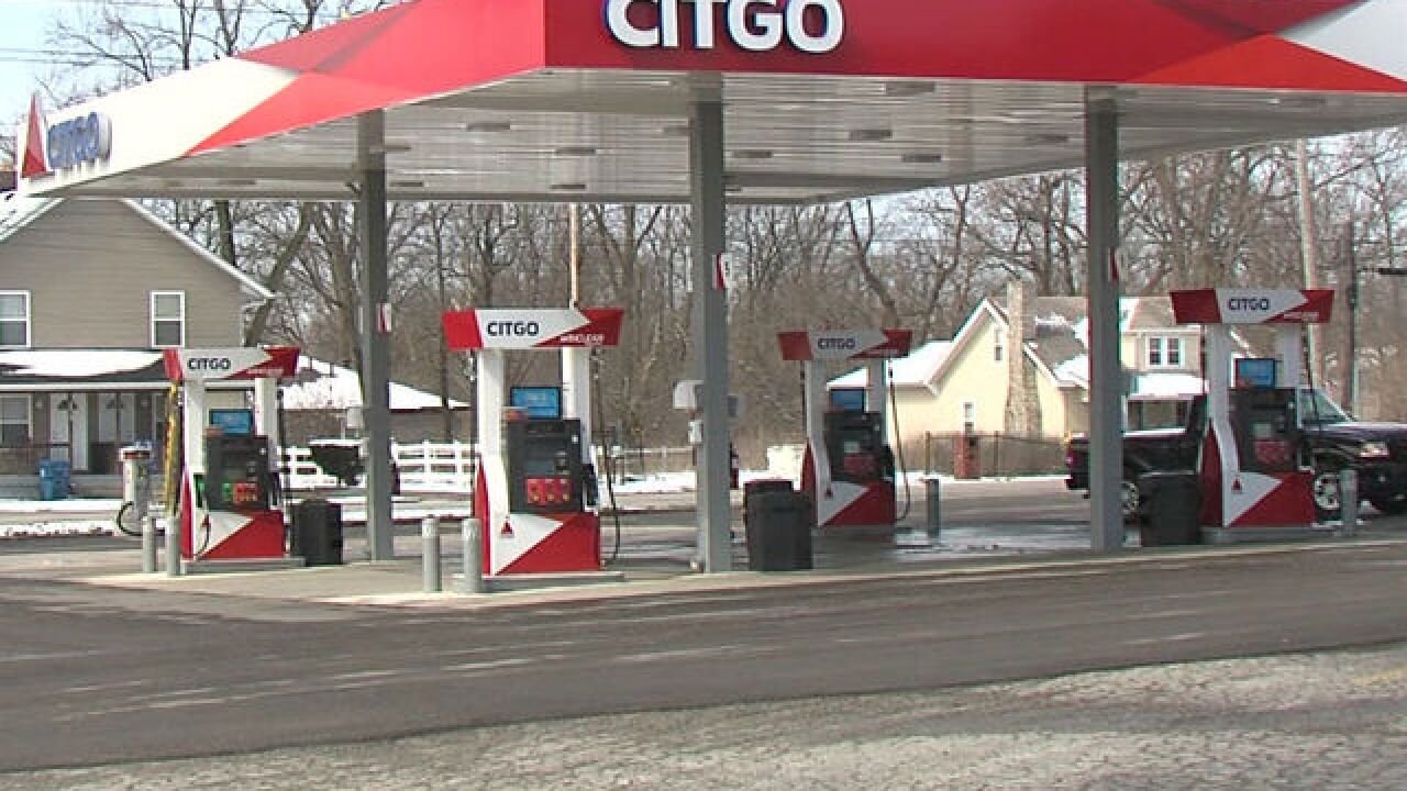Find A Gas Station >> Man Fills Up Gas Tank Only To Find Water Find A Gas Station >> Man Fills Up Gas Tank Only To Find Water