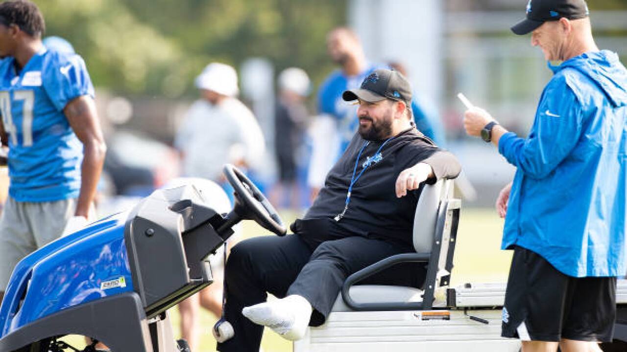Lions look to get leg up with Matt Patricia arriving at camp in cast