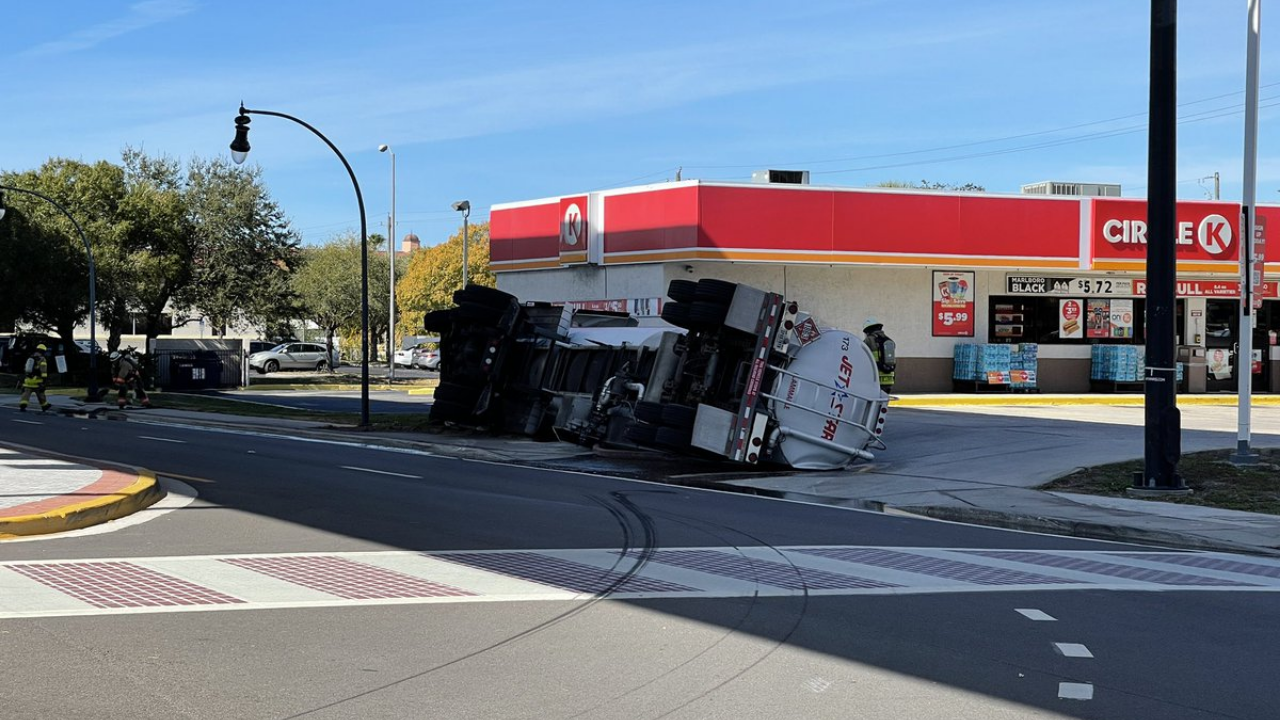 overturned fuel truck Tampa PD.png