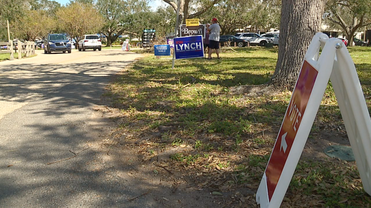 Hundreds cast their ballots as early voting begins in Manatee County