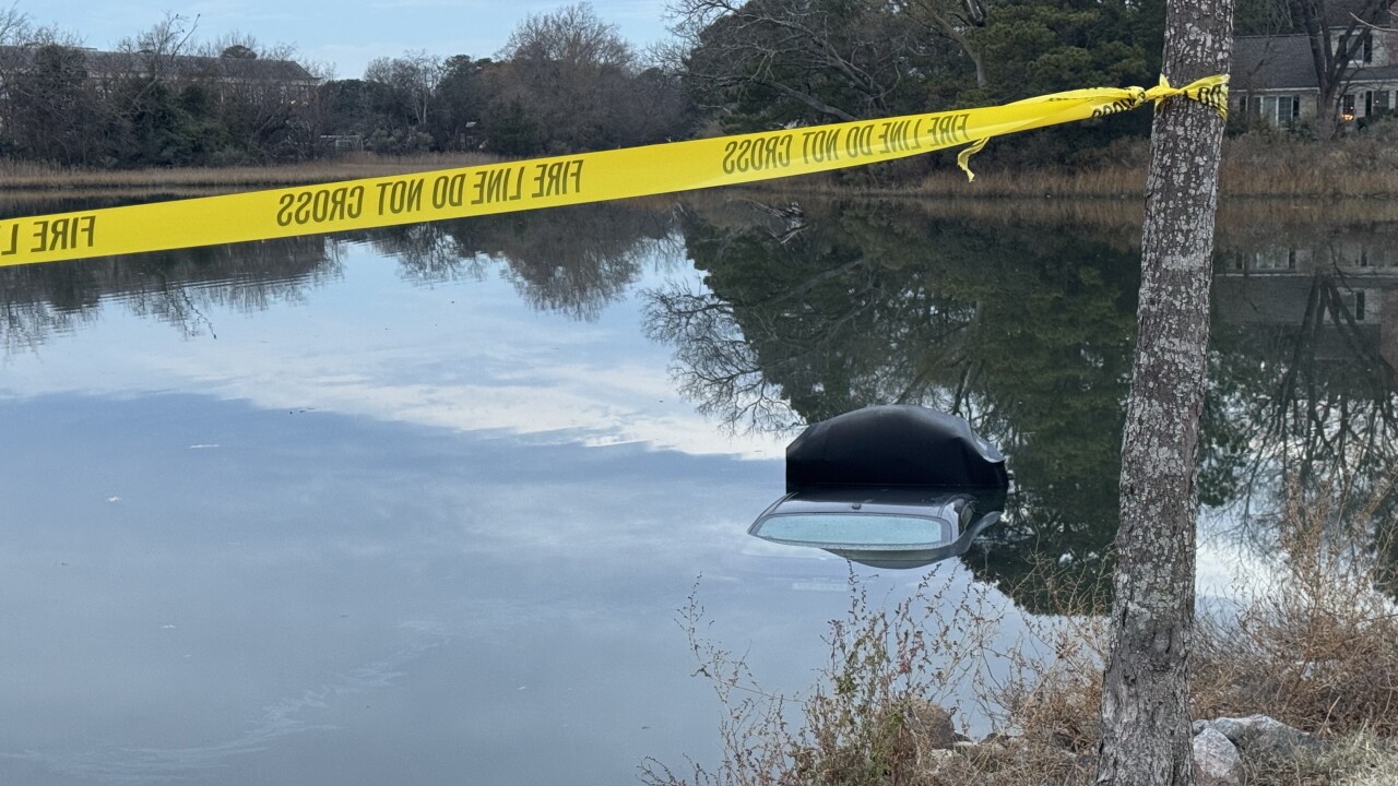 Larchmont car in the water 121825