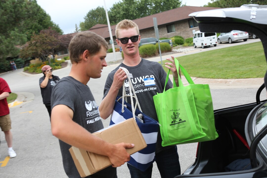 Freshman move-in day is here for UWGB students