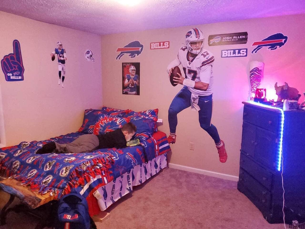 Bills Life: How a Josh Allen selfie turned into art