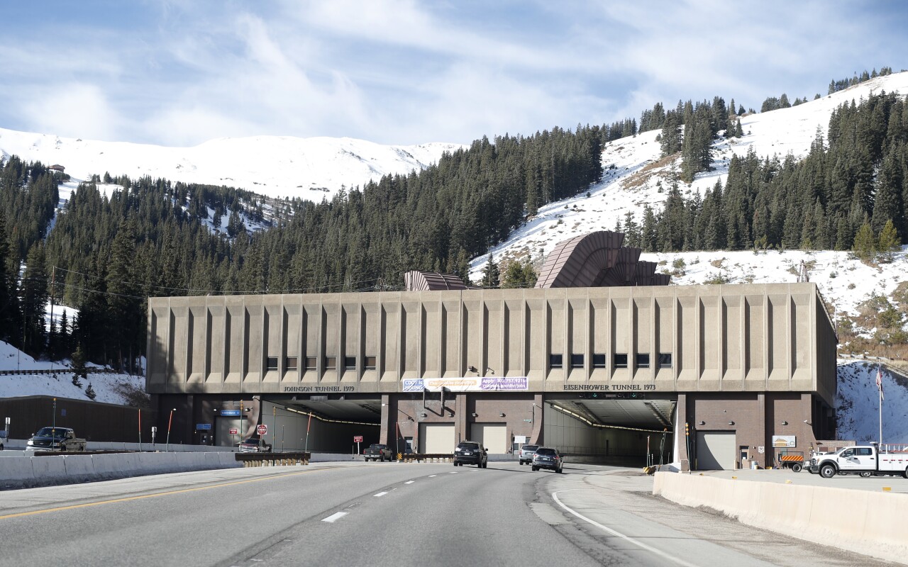 Eisenhower Tunnel, r m
