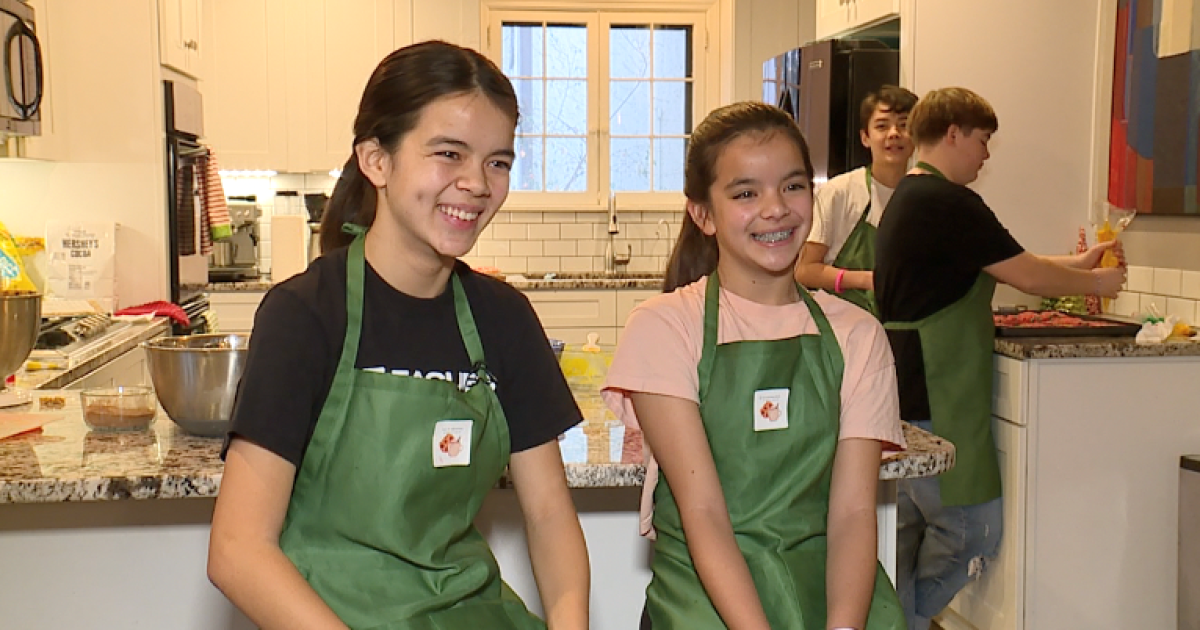 Sisters use hot cocoa stand money to pay back parents for Taylor Swift tickets - Vimarsana News