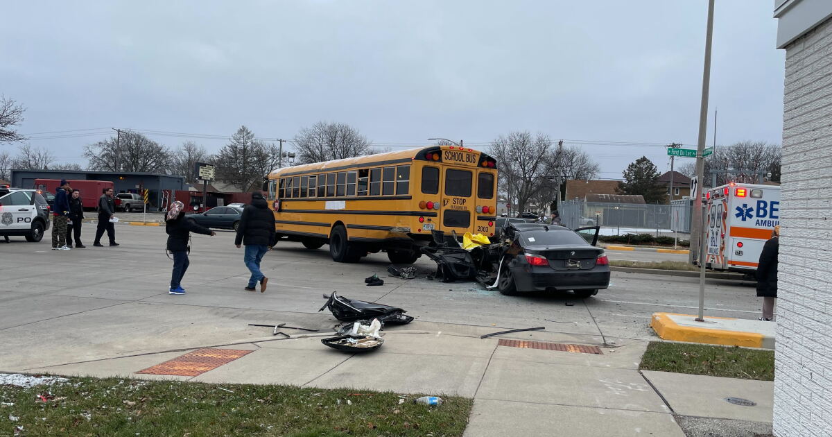 Milwaukee police investigating car and bus crash near Fond Du Lac and ...