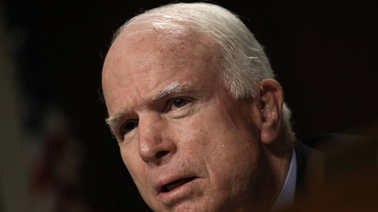 McCain defeats Republican challengers, winning Az. primary