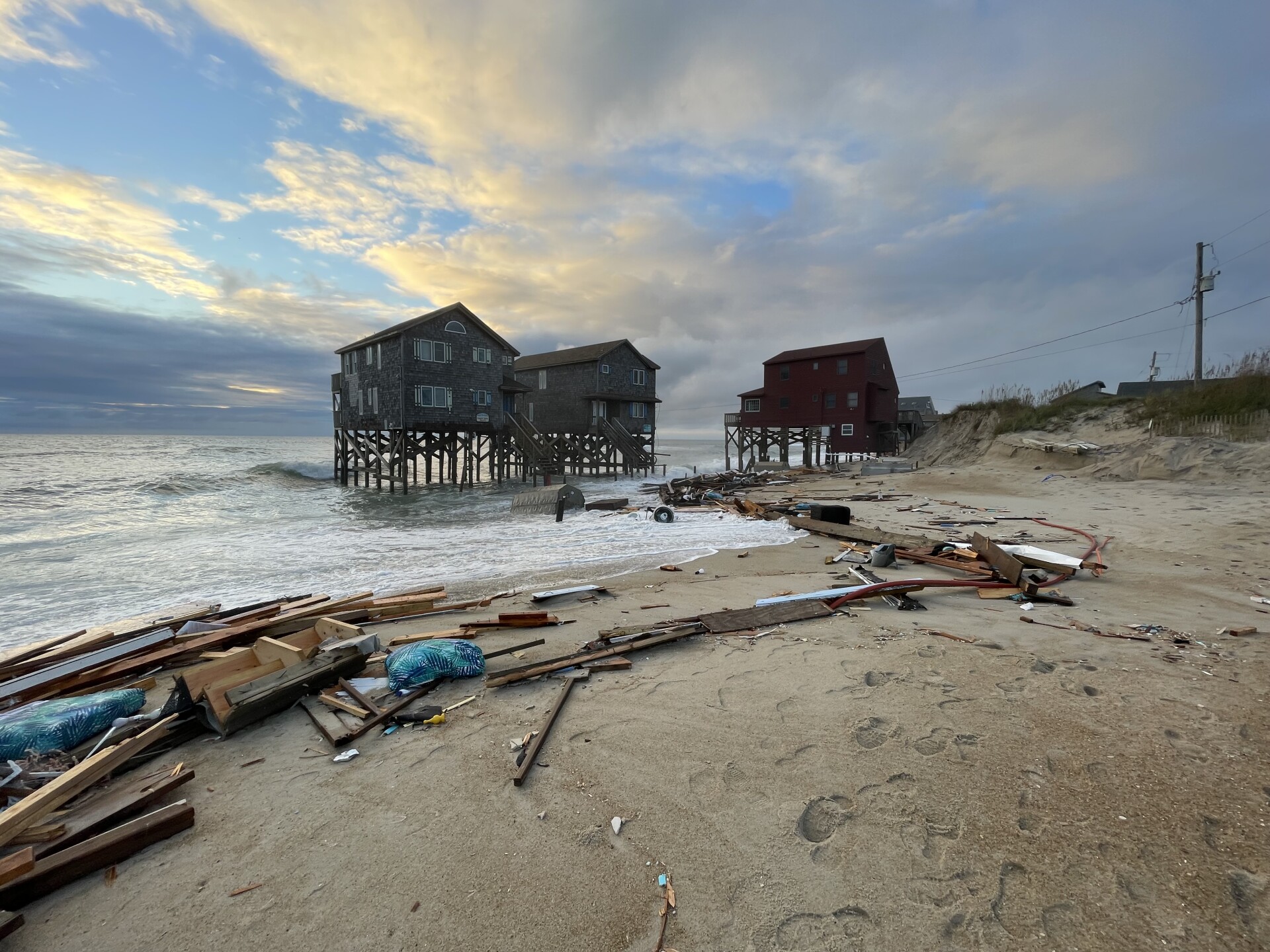 PHOTOS: Another house in Rodanthe collapses into the ocean