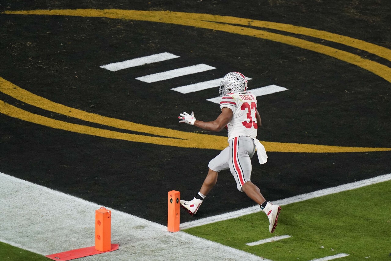 Ohio State Buckeyes running back Master Teague scores TD in first quarter of 2021 College Football Playoff National Championship