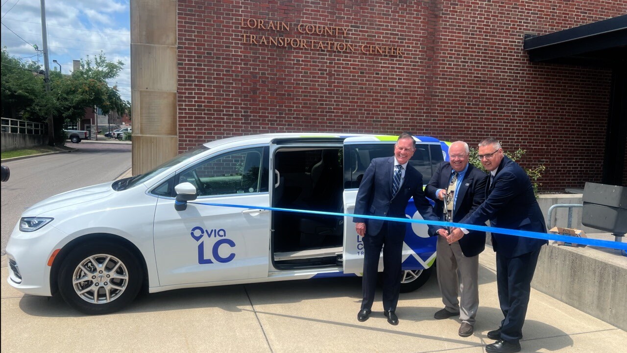 07-15-24 WFT LORAIN CO LAUNCHING MICROTRANSIT mayors.jpg