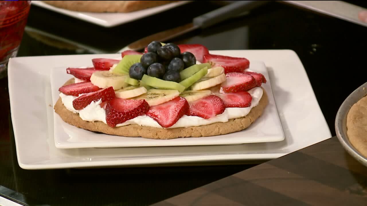 Recipe: Fruit & cream cookie pizza