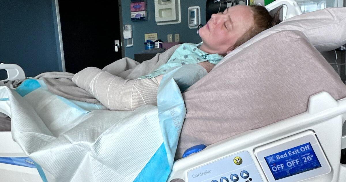 Chesapeake mother in hospital after being hit by car in police chase - Vimarsana News