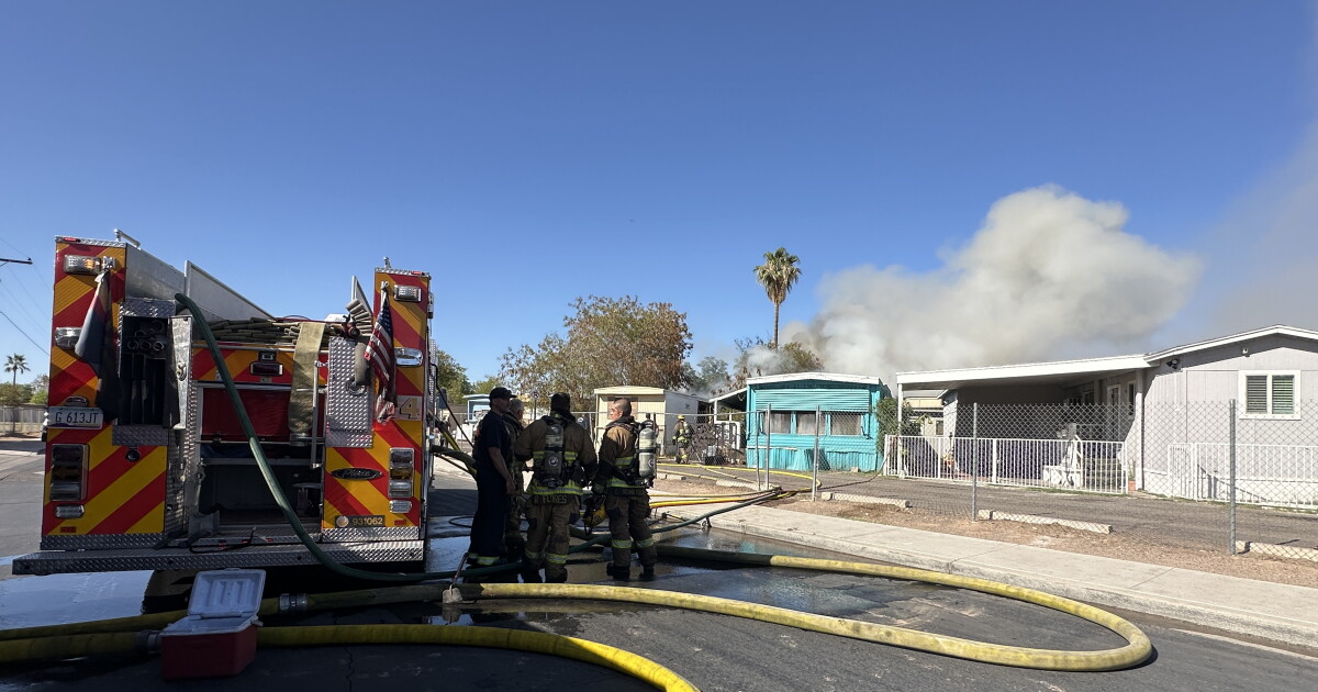 More than 30 people displaced after west Phoenix mobile home fire