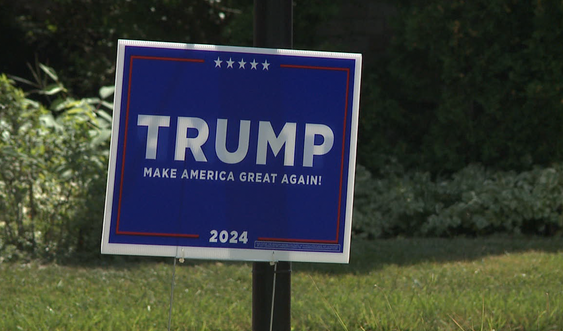 TRUMP YARD SIGN