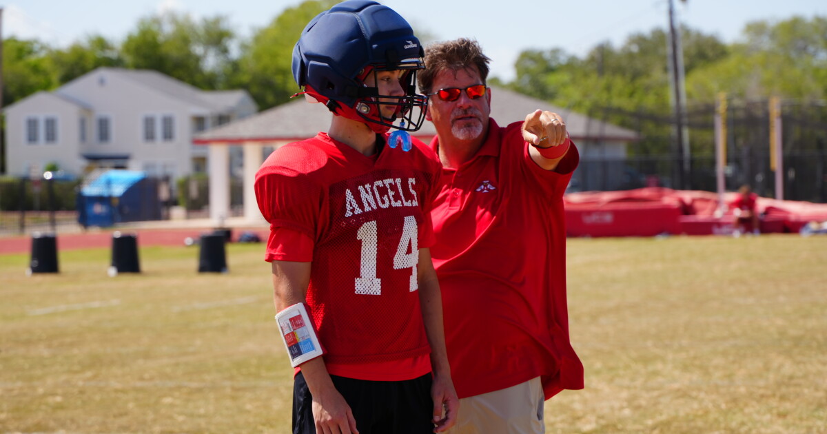 Incarnate Word Academy Angels fly into first 11-man football season under coach Charlton