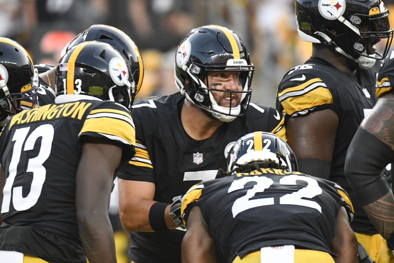 Pittsburgh Steelers QB Ben Roethlisberger in huddle for 2021 preseason game