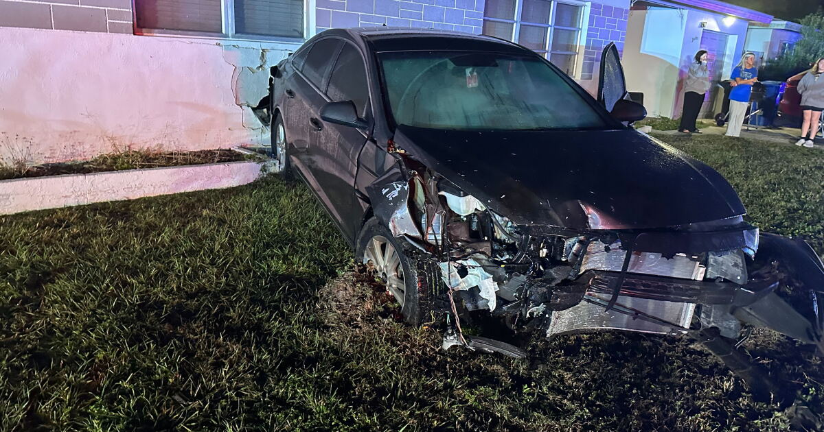 Driver hits parked car, causing crash into St. Petersburg home