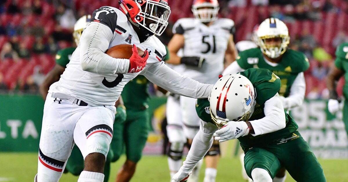 University of Cincinnati Sports No. 17 Cincinnati rallies to beat South Florida 20-17 Fred Goodall - WCPO
