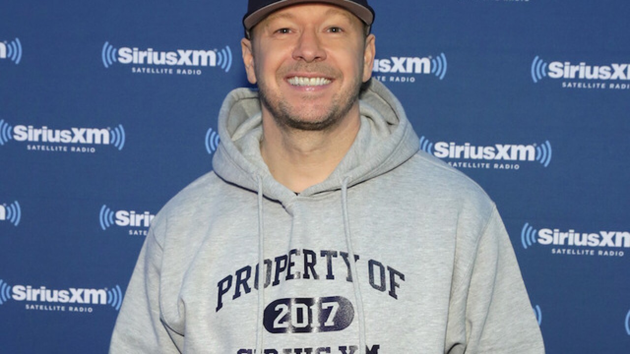 Donnie Wahlberg leaves $2,000 tip at Waffle House in North Carolina