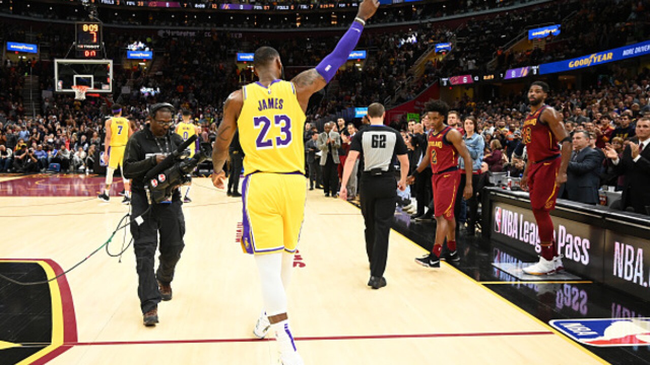 IMAGES: Cavs fall to Lakers in first game against LeBron James, 109-105