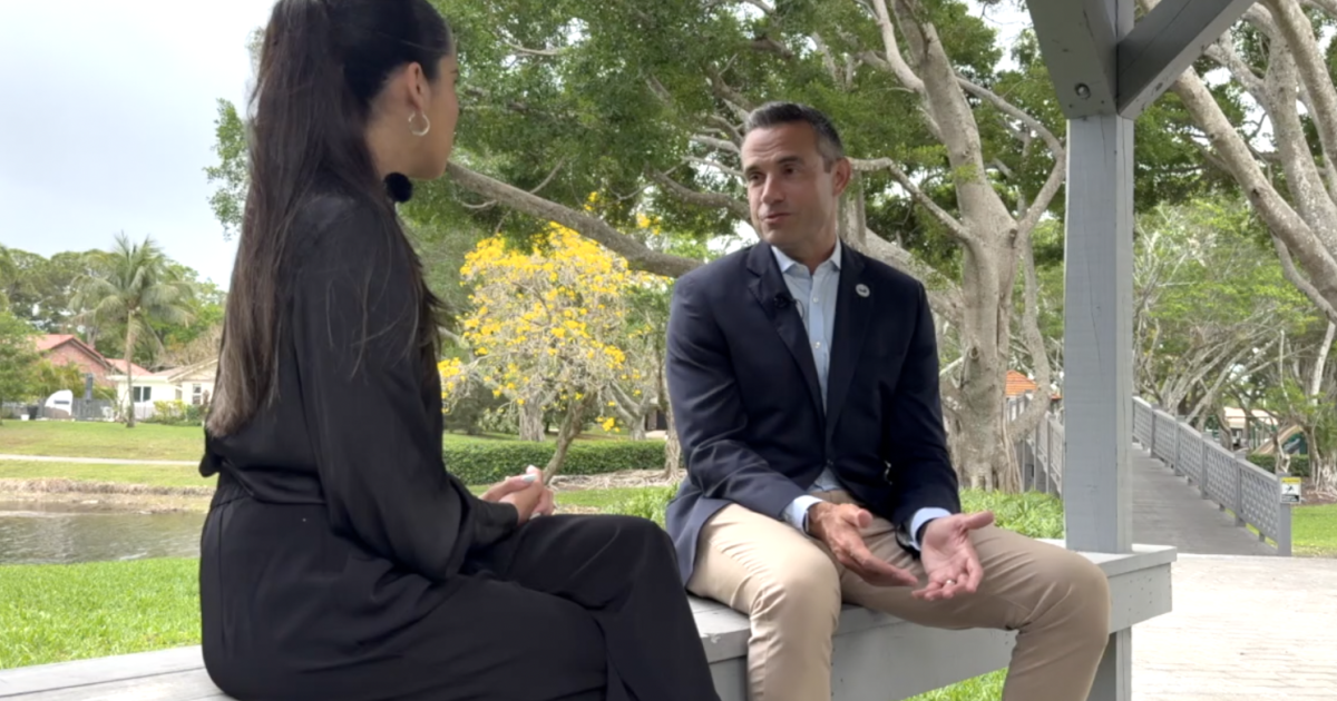 Boca Raton Mayor-Elect Andy Thomson prepares for swearing-in ceremony alongside new city council members