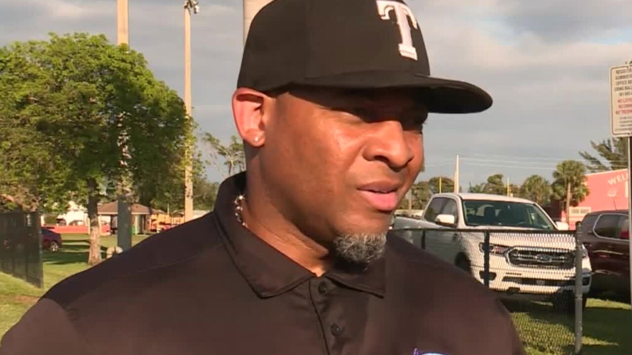 Reggie Dee, radio host