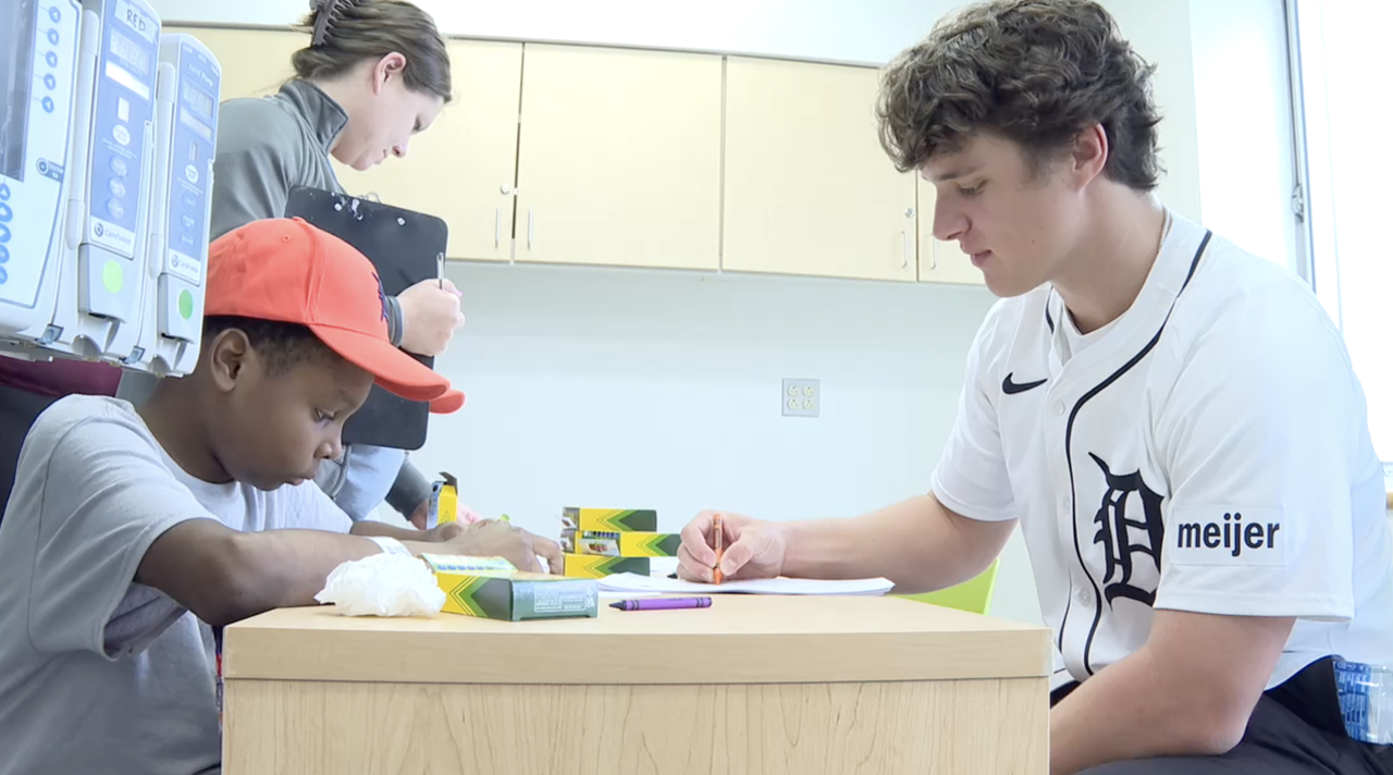 Detroit Tigers players visit young cancer patients at Children's Hospital