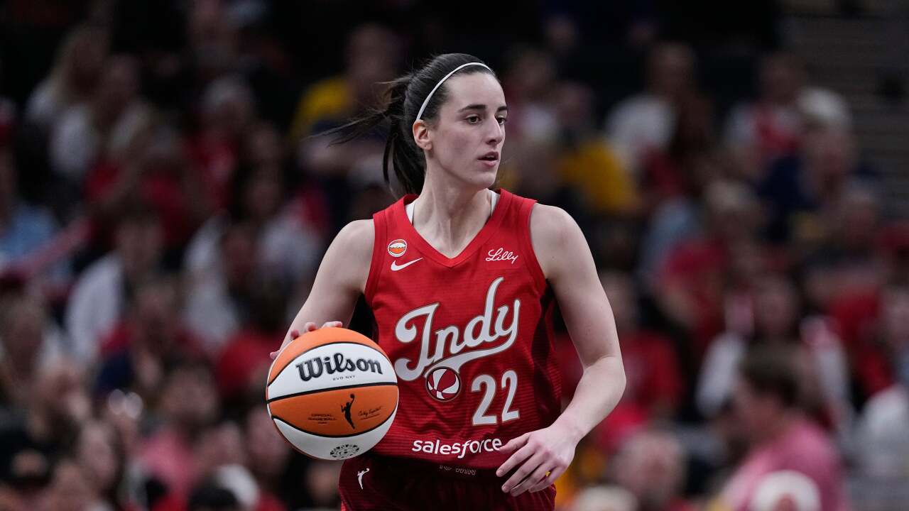 Caitlin Clark (back) probable for Wednesday's game against the Valkyries