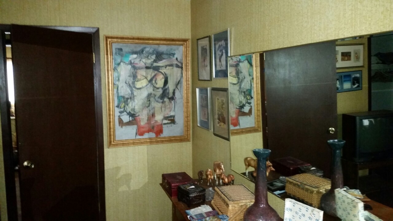 De Kooning behind bedroom door courtesy Rick Johnson.jpeg