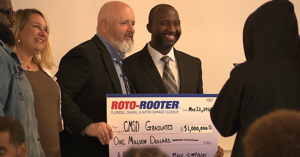 CMSD alum surprises 2026 graduates with $500 gift