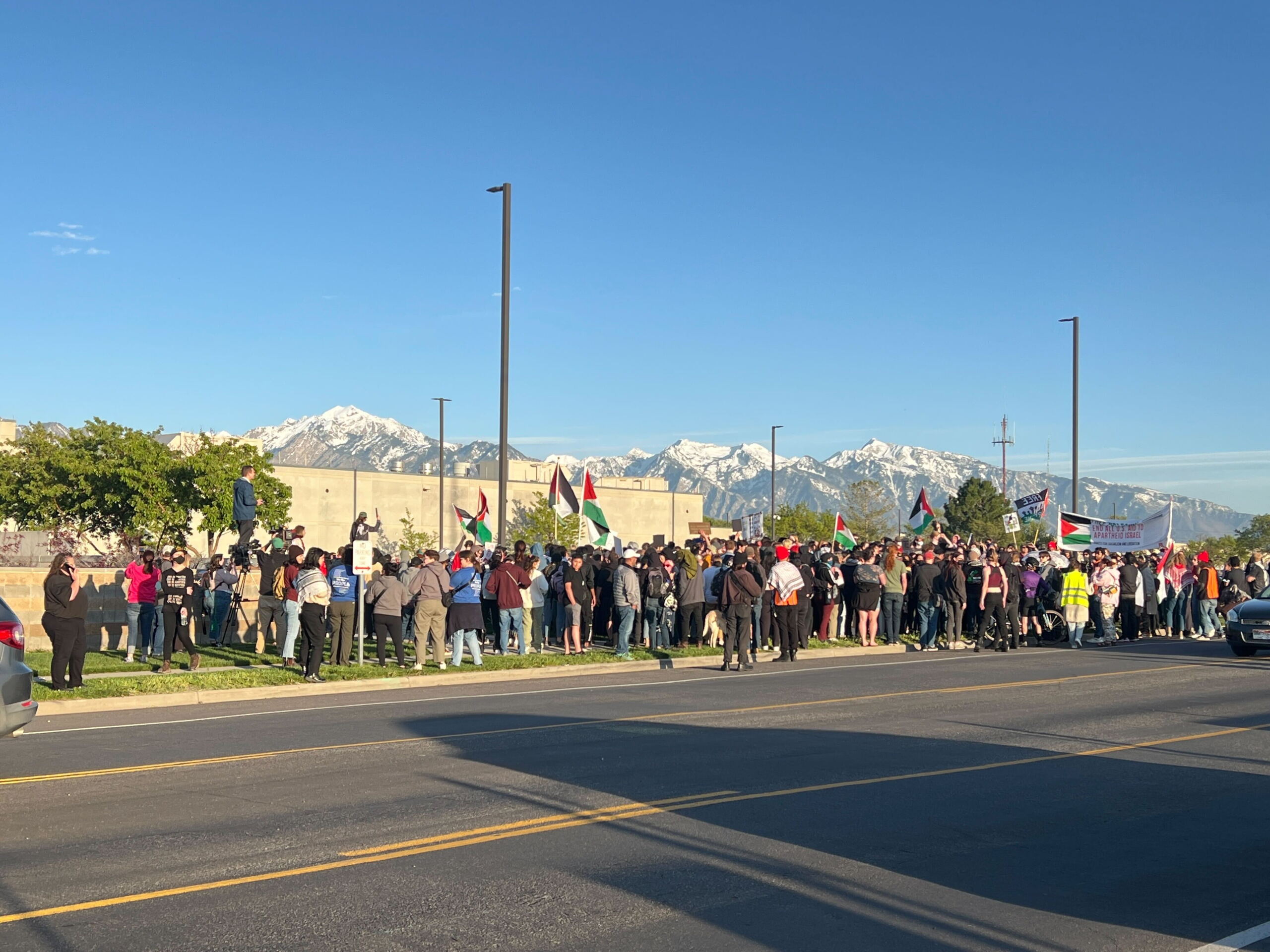 Demonstration moves from U of U campus to SL Co. Jail after protester's ...