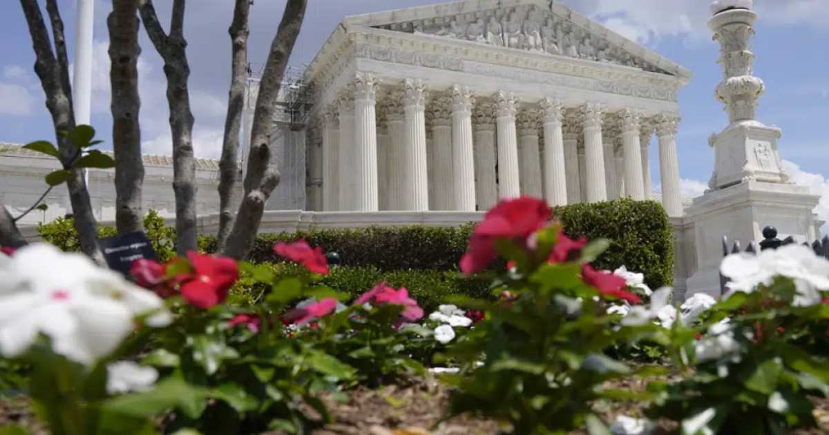 Supreme Court won't let a North Carolina school force girls to wear skirts - Vimarsana News