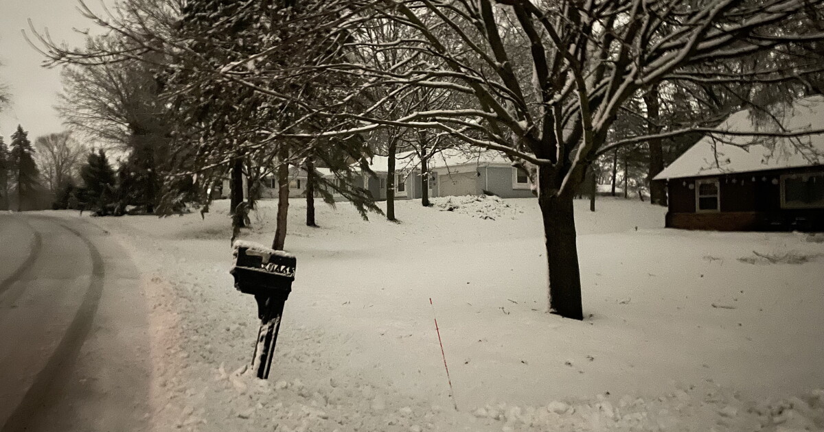 Thousands lose power in southeast Wisconsin as winter storm moves through