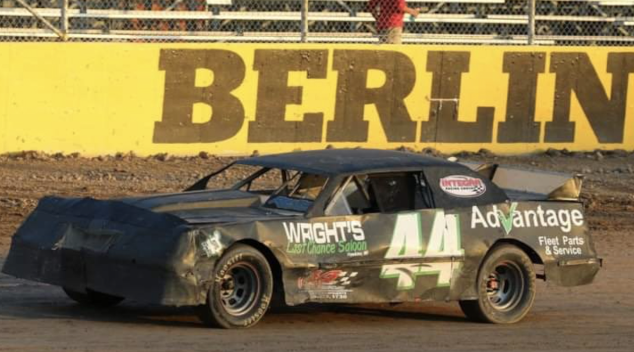 Josh Frye during dirt race at Berlin Raceway