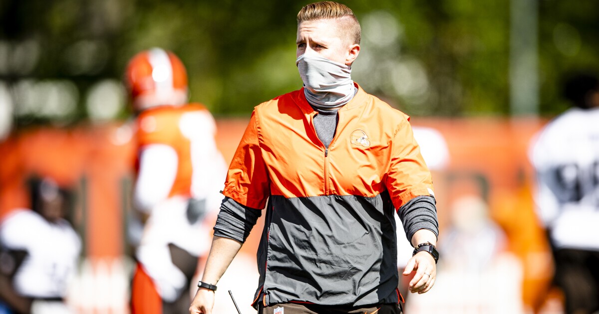 Browns TEs coach out against Jags after wife gives birth ...