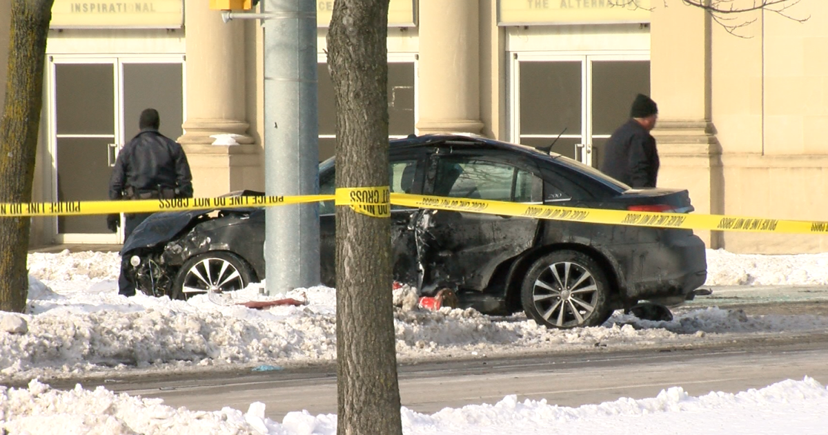 Man dies after driver in stolen car runs red light, crashes near 27th ...