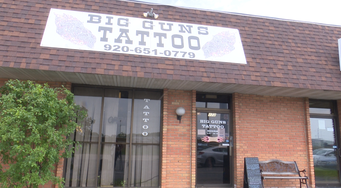 De Pere man gets 'Bucks in Six' tattoo to celebrate the NBA Championship
