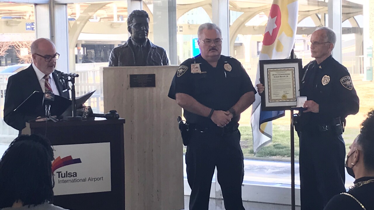 Officers recognized at Tulsa International Airport