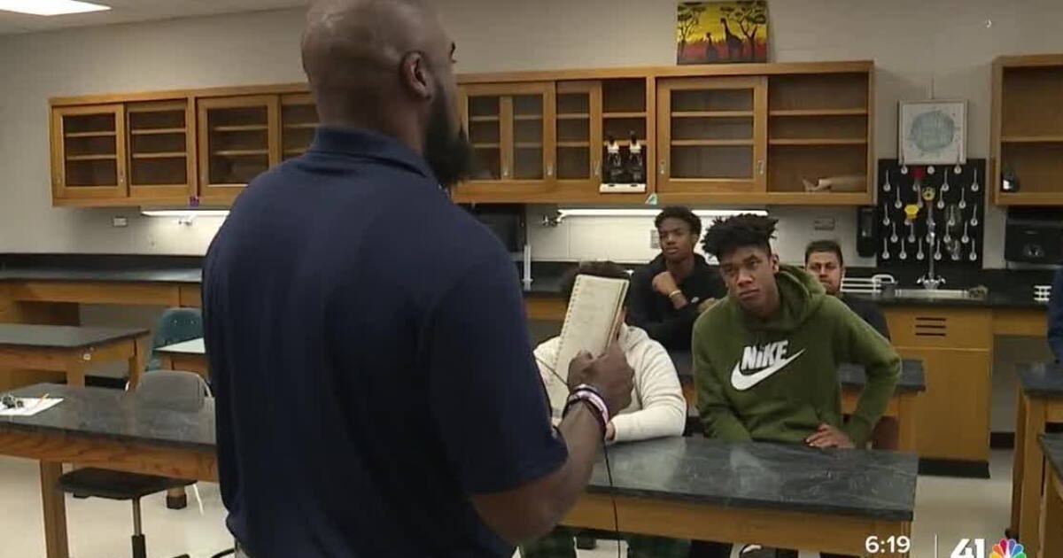Students of color in Olathe set sights on future through mentorship program - Vimarsana News