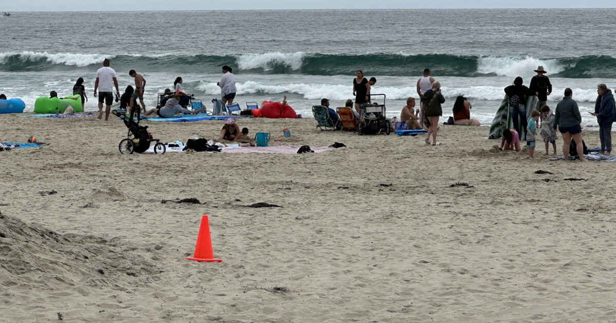 San Diego beachgoers met with cool, cloudy weather on this Memorial Day. - Vimarsana News
