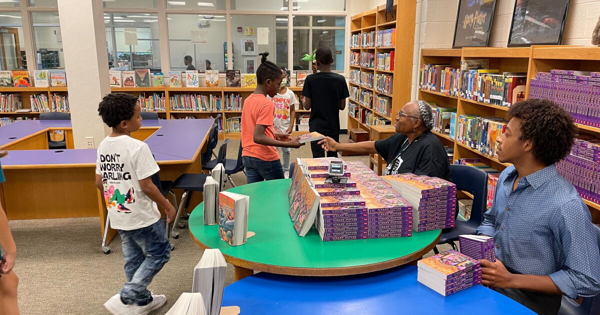 Hodges Manor students celebrate 25 years of Harry Potter, receive free books - Vimarsana News