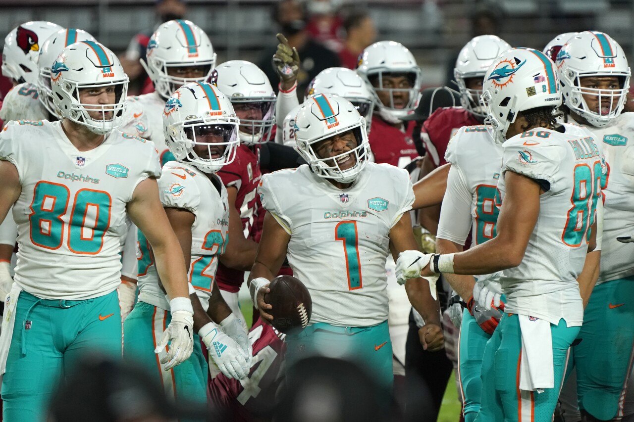 Miami Dolphins QB Tua Tagovailoa celebrates with teammates at Arizona Cardinals, Nov. 8, 2020
